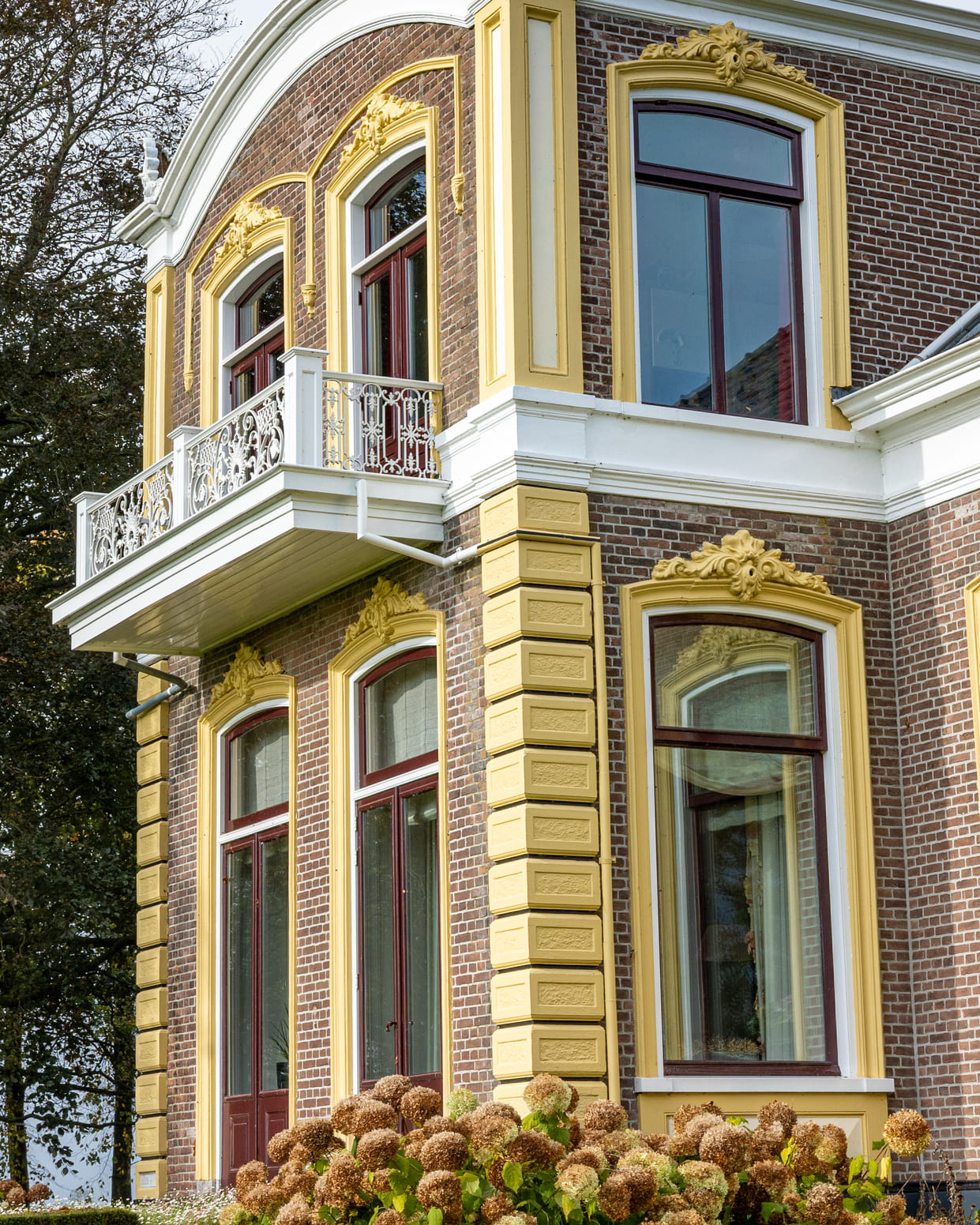 Zijgevel met kozijnen